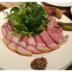 ケルンよしもと  - 自家製骨付き豚のスモークハム