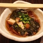 くいもの屋 北彩亭 - お通し（温なめこ蕎麦）390円