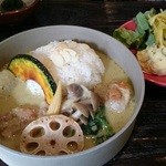 ときどき食堂 - 季節野菜とチキンのグリーンカレー