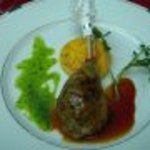 ル・プティ・ブドン - 子羊背肉のロースト山羊のチ－ズプロヴァンス風野菜詰めオリーブのポレンタ添えbyすぷちん