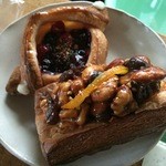 ジャンヌダルク フィスエペール - ダークチェリー￥２３０、キャラメルナッツレザン￥２６０