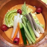 串天ぷら　段々屋 - 新鮮野菜の桶盛り