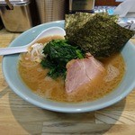 横浜家系 侍 - 「横浜家系　侍」デフォルトラーメン750円(税込み)