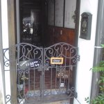 ビストロ旬亭 - 開店前です。開くまでしばらく待機しました。