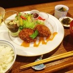 カフェスタジオ 言の波 - “平日限定CotoNohaランチ” (ミニデザート付)  \1,000