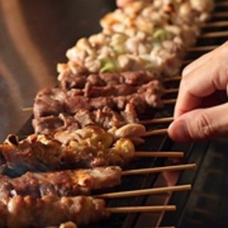 Feel free to come by yourself♪ Grilled skewer at [Tori no Ichi] is 100 yen each!