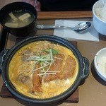 Yayoi Ken - ミックスフライ卵とじ・味噌汁・冷奴