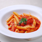 リストランテ・マリオ - ベーコンと唐辛子の怒りんぼ風トマトソース ペン 900円