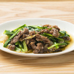沙茶牛肉（サーツァーニョウロウ） Stirred beef with Taiwanese seafood barbecue sauce