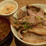 とかちの… - やぶた豚の塩豚丼　税込１０００円