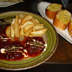 串焼Bar 炎の介 - 大人気　牛タンの赤ワイン煮　ガーリックトーストと一緒に！