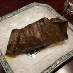 趙楊 - 牛肉ともち米の蓮の葉包み