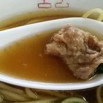 食堂ヒラグシ - ヒラグシのコク深いスープに浸して食べると甘さ控えめになり旨い！