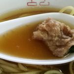 食堂ヒラグシ - ヒラグシのコク深いスープに浸して食べると甘さ控えめになり旨い！