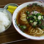 牛すじラーメン６５０円とごはん中１５０円　計８００円