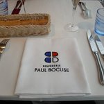 ブラッスリー ポール・ボキューズ - テーブルセッティング