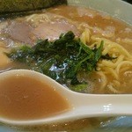 寿々喜家 - ラーメン中・800円　味玉100円