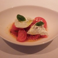 イタリアン オット - フルーツトマトとブッファラ