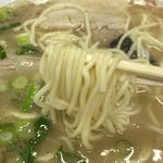 丸星ラーメン - スープが絡みます