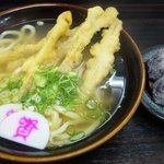 資さんうどん 志免町店 - ごぼう天うどん大盛り・しそおにぎり