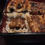 上村うなぎ屋 - ご飯でうなぎをサンドイッチ