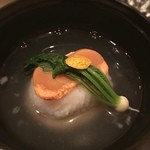 まき村 - 自家製カラスミのお椀
      カブが可愛いし、自家製最後のカラスミとのこと