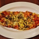 Ｌａ Ｖｉｔａ - 『マルゲリータ』(934円)！円形のピッツアでなく、楕円形のピッツア～！トマトソース、バジル、モッツァレラチーズをのせて焼いたピッツア～♪(^o^)丿