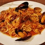 Ｌａ Ｖｉｔａ - 『ペスカトーレ』(1410円)！魚介類（ムール貝、あさり、エビ等）をトマトソースで 煮込んだパスタ～♪(^o^)丿