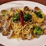 Ｌａ Ｖｉｔａ - 『ボンゴレビアンコ』(1029円)！盛り沢山のあさりとブロッコリーを使ったオイルベースのパスタ～♪(^o^)丿