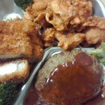 ほっかほっか亭 - 料理写真:おかずトリオ(ハンバーグ、ロースカツ、鶏唐揚)１，０００円(税込)(2016年2月22日撮影)