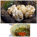 魚屋 けん坊 - ◆白子(1600円）・・調理法は「焼き」「ボイル」「天ぷら」から選べますので「焼き」でお願いしました。
昆布を台にして焼かれています。このお値段ですので質はいいですよ。