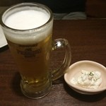 Zenseki Koshitsu Izakaya Ayadori - 生ビール中(480円)＆お通し