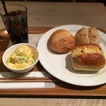 MUJI - アイスコーヒー、３種レーズン、酒粕石臼ロール、ゆめぶれんどロール、ポテトサラダ