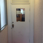 スパイス ラボ ブースト - 店名もなく、初めてなら躊躇う入口