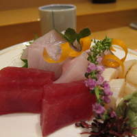 割烹 とよだ - お造り。マグロ赤身、ホタテ貝柱、カンパチ