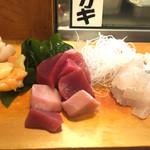 鮨　松栄 - いか、ひらめ、マグロ、赤貝、ホタテのお刺身
                                これで2人分です