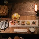 旬の野菜、魚介を使った前菜が並びます。