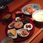 Teishoku Satou - メインのおかずと7種の小鉢