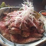 米沢牛焼肉 仔虎 - 和風ローストビーフ丼接写