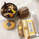 モアヤマダ - 料理写真:栗のブリュレ、モンブラン、スイートポテト、フルーツケーキ、アーモンドケーキ、モア、チーズケーキ