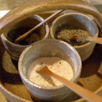 とり料理 瀬戸 - 黒七味、黒胡椒、岩塩