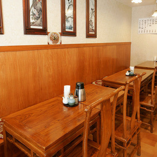 寛げる店内はサク飲みから大人数の宴会までOK