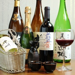 ソムリエがセレクトしたワイン＆全国各地の地酒を楽しむ