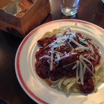 レストラン コワン - ミートソース。肉の塊がゴロゴロでまさに「ミート」ソース！