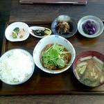 円山惣菜 - 本日のランチ
            「中札内地鶏甘酢あんかけ」880円