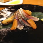 AU GAMIN DE TOKIO - 炙り清水サバと焼き茄子のマリネ、カラスミ添え