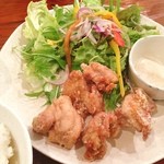 らんまん - ランチ。焼肉店の唐揚げ定食。