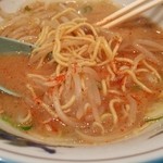 らーめん もんつきかかか - 一味をふりかけて