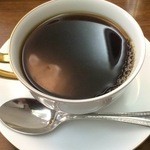 Mizusawa Kohiten - 本日のコーヒー、ニカラグアが入れられる、本日のコーヒー用のカップとソーサー