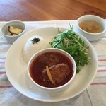 けやき - ランチセット500円　　　　　　　　　　　　　　　　　　　　　　　　　　　　　　メニューは週替わりです　　　　　　　　　　　　　　　　　　　　　　　　　　　　　写真は煮込みハンバーグです